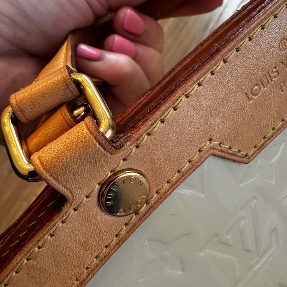 Louis Vuitton Blanc Corail Vernis Brea MM - Picture 6 of 14